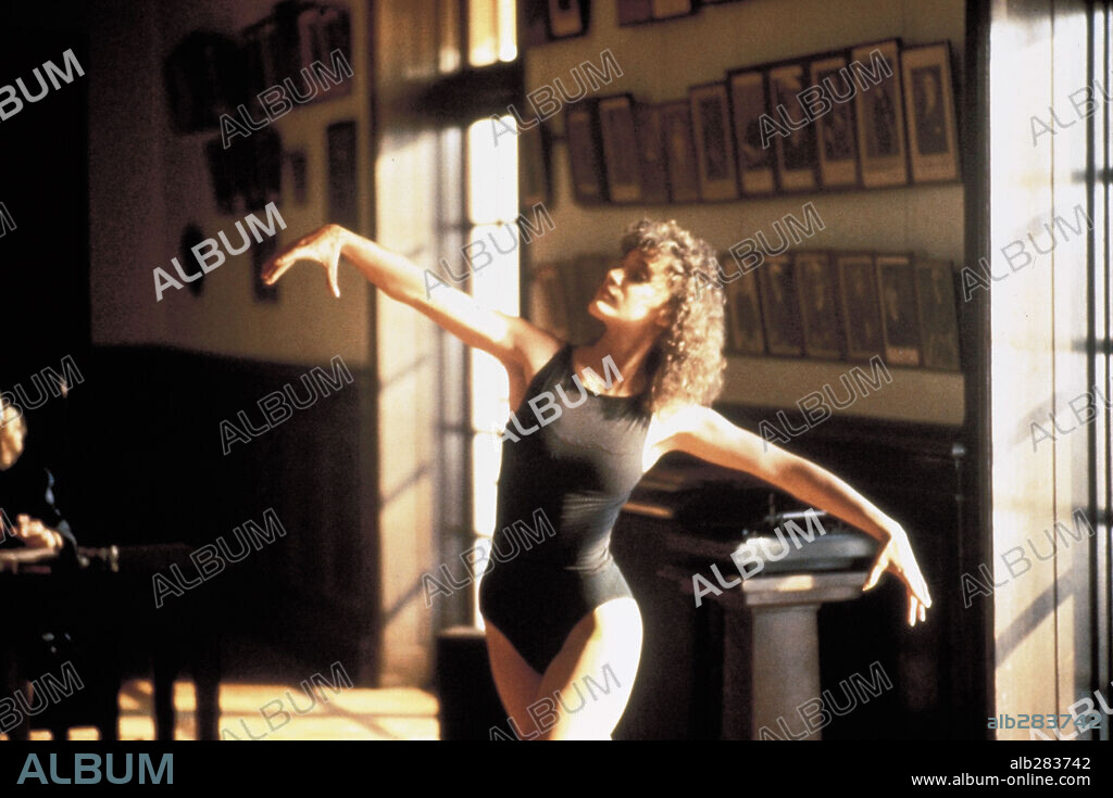 JENNIFER BEALS in FLASHDANCE, 1983, directed by ADRIAN LYNE. Copyright PARAMOUNT PICTURES.