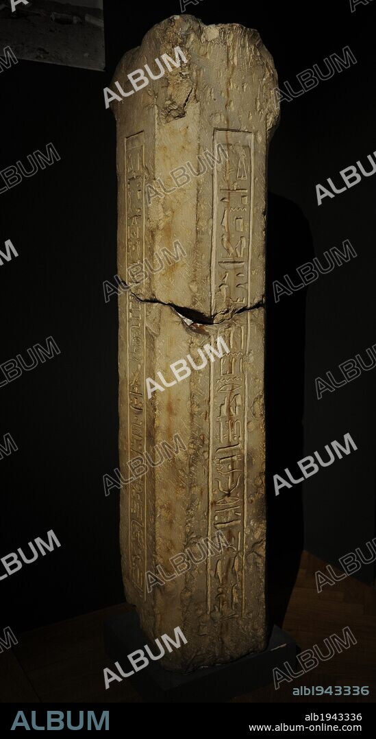 ARTE EGIPCIO. EGIPTO. Pilar octogonal con inscripciones en jeroglífico. Cementerios de Sedment (Sidmant). Procedente de la tumba 138. Piedra caliza. XIX Dinastía. Ramses II 1279-1213 a. C. Museo Carlsberg Glyptotek. Copenhague. Dinamarca. Europa.