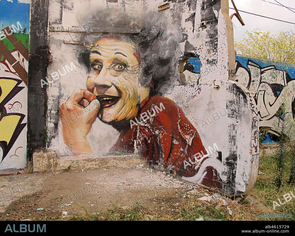 Retrato de semiperfil de mujer anciana muy expresiva, graffiti mural, Mataró, provincia Barcelona, Barcelona en 2013.