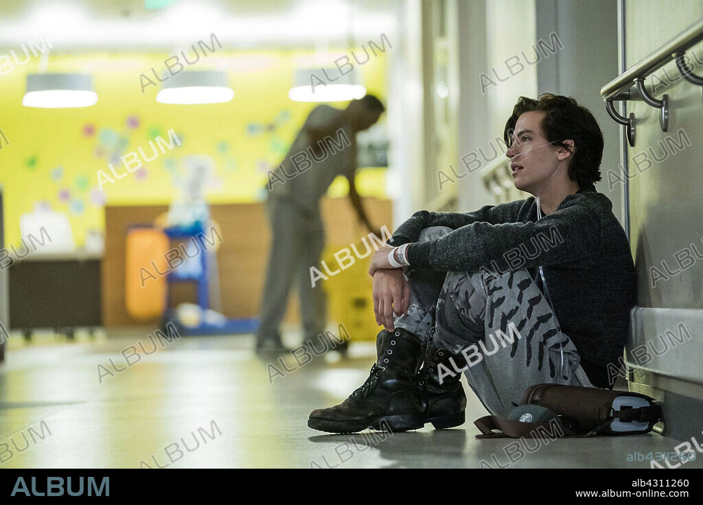 COLE SPROUSE en A DOS METROS DE TI, 2019 (FIVE FEET APART), dirigida por JUSTIN BALDONI. Copyright CBS FILMS.