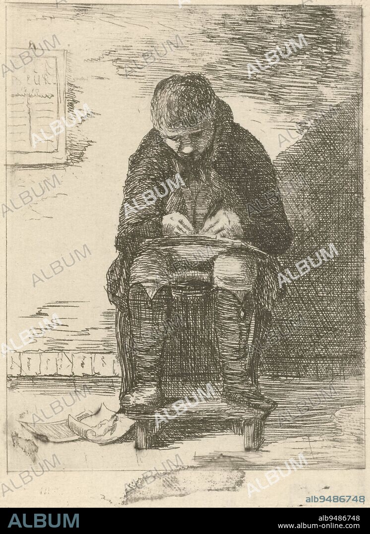 A boy sits drawing with a drawing board on his lap, on the left two drawings lie on the floor. On the wall is a frame with the inscription: Steebeurs (?) 1810, Draughtsman in an Interior, print maker: Gerrit Lamberts, 1810 - 1850, paper, etching, h 107 mm × w 84 mm.