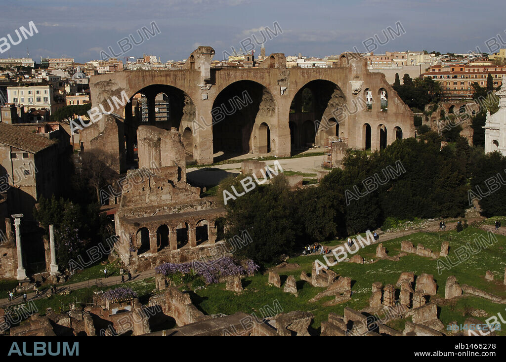 ARTE ROMANO. ITALIA. BASILICA DE MAJENCIO (s. IV) Utilizada como tribunal de justicia y para actividades comerciales. FORO ROMANO. ROMA.