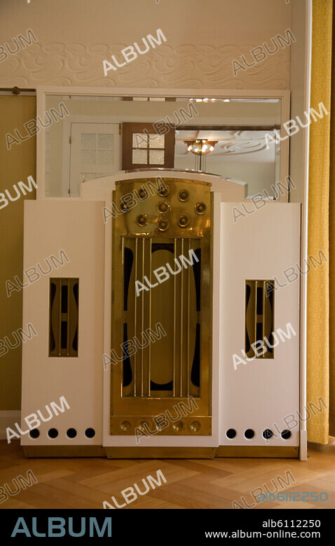Chemnitz (Sachsen), Villa Esche (1902-03 erbaut, 1911 erweitert; Arch.: Henry van de Velde, Parkgestaltung von Maria Séthe, Ehefrau van de Veldes; heute Henry van de Velde Museum). Innenansicht. Foto, 2009.