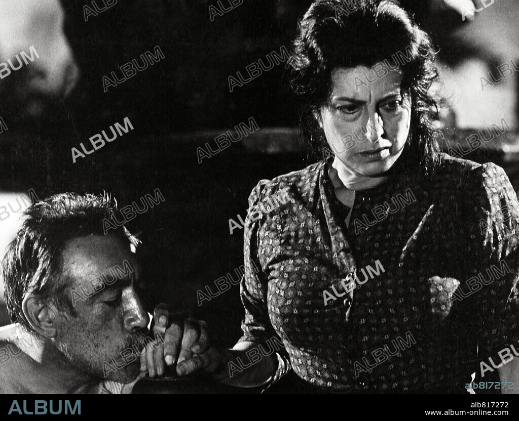 ANNA MAGNANI and ANTHONY QUINN in THE SECRET OF SANTA VITTORIA, 1969, directed by STANLEY KRAMER. Copyright UNITED ARTISTS.