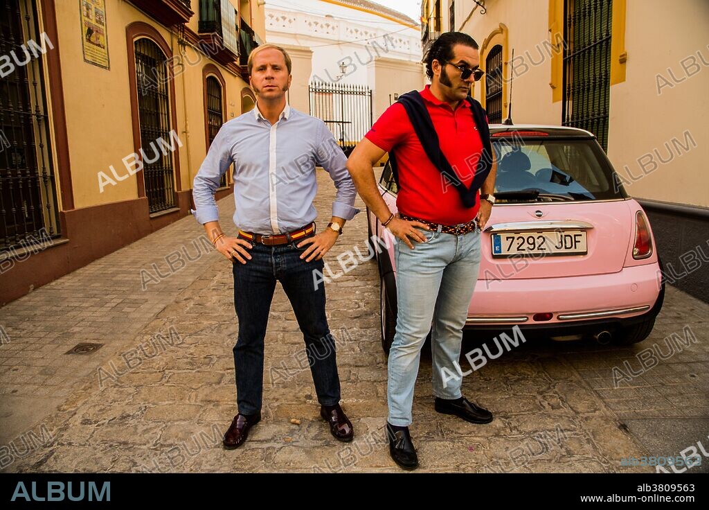 ALBERTO LOPEZ y ALFONSO SANCHEZ en EL MUNDO ES SUYO, 2018, dirigida por ALFONSO SANCHEZ. Copyright Mundoficcion Producciones S.L/Sacromonte Films/Atresmedi.