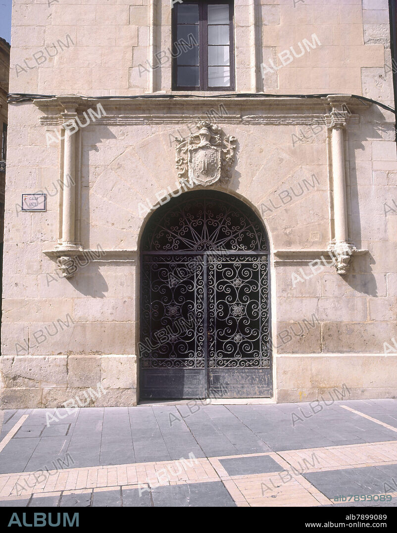 PORTADA DE UN PALACETE EN LA CALLE ANCHA - S XVI - RENACIMIENTO ESPAÑOL.