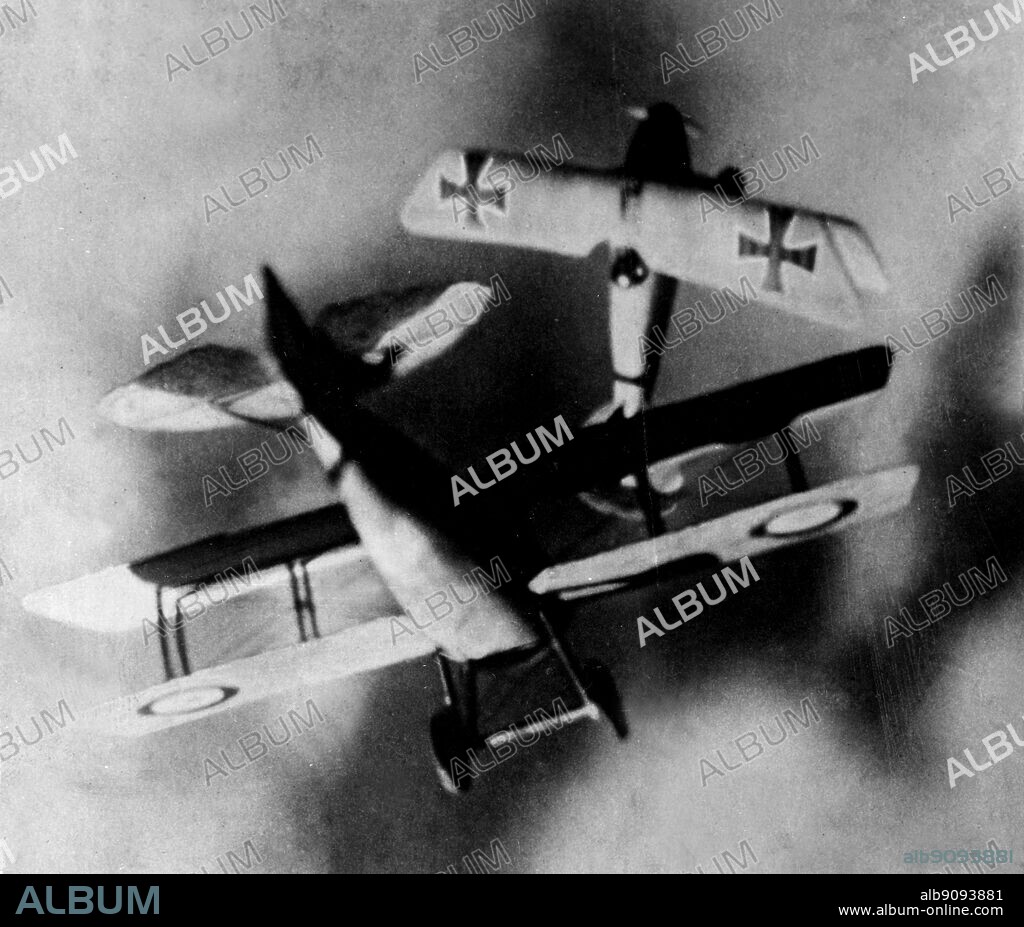Cockburn-Lange fraud picture of a WWI dog fight In 1931, Wesley Archer, a pilot in No 40 Sqn RAF who had been wounded some time in 1918, perpetrated a hoax (really a fraud) that went unrecognised for years. The pictures first appeared in January 1931 (supplied by Mrs. Gladys Cockburn-Lange, reputedly the remarried widow of a British Royal Flying Corps officer shot down in France.).
