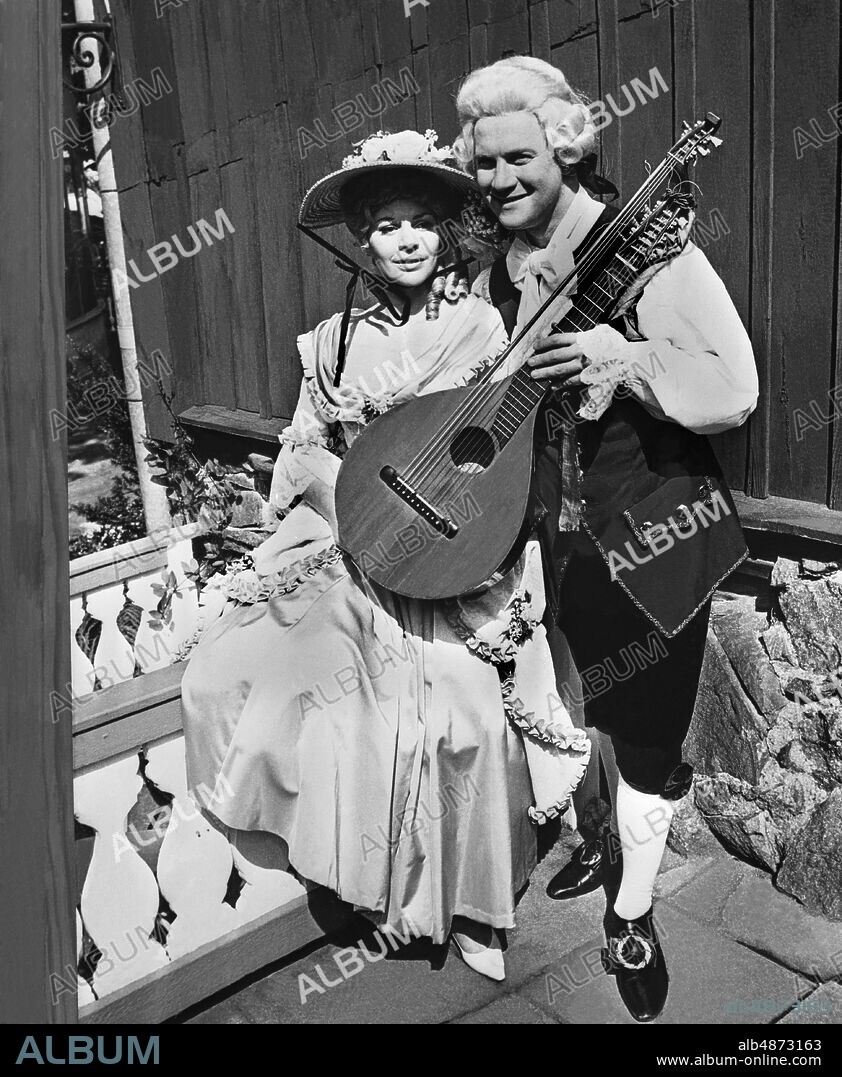 STOCKHOLM 1965-07-26. Artists Lissi Alandh and William Clausen as Ulla and Bellman at the Bellman Games. Photo: TT Historica / Code 1902.