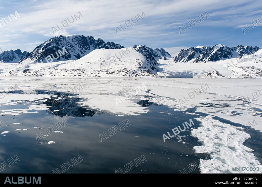 Monaco Glacier, Spitzbergen, Svalbard Islands, Norway, Scandinavia, Europe.