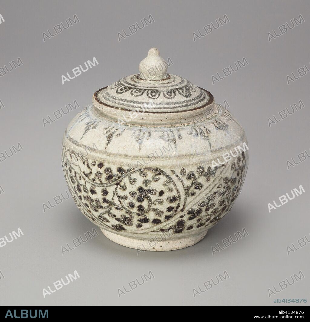 SIAMESE. Sawankhalok Ware Covered Box with Lotus Bud Knob. Thailand, Sukhothai Province, Si Satchanalai. Date: 1301-1500. Dimensions: 12.8 × 12.4 × 12.4 cm ( 5 × 4 7/8 × 4 7/8  in. ). Glazed stoneware with iron-brown underglaze. Origin: Sawankhalok.