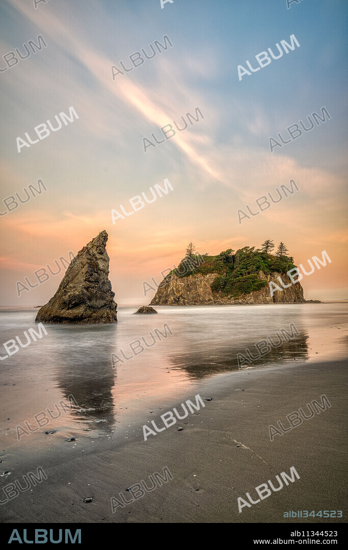 Sunrise at Ruby Beach in Olympic National Park, UNESCO World Heritage Site, Washington State, United States of America, North America.