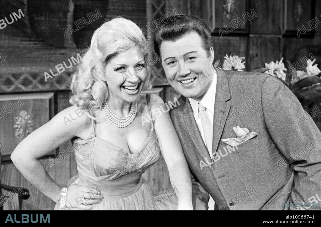 Performance of the operetta "Scandal in San Molino (Lauter Gauner)", 1960s Actor: Theo Thünken, Rut Rex.