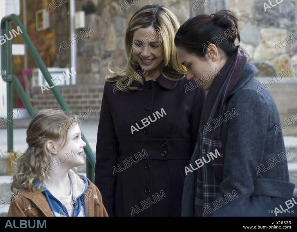 ELLE FANNING, JENNIFER CONNELLY and MIRA SORVINO in RESERVATION ROAD, 2007, directed by TERRY GEORGE. Copyright FOCUS FEATURES/RANDOM HOUSE FILMS/RESERVATION ROAD/MIRACLE P / POLAY, MACALL.