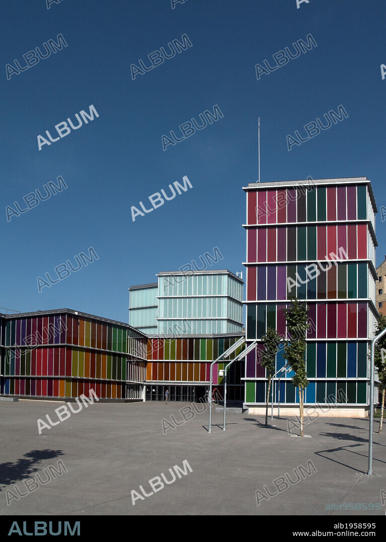 MUSEO DE ARTE CONTEMPORANEO DE CASTILLA-LEON (MUSAC). Edificio realizado por el estudio de arquitectura Mansilla-Tuñón (Mansilla + Tuñón Arquitectos). León. España.