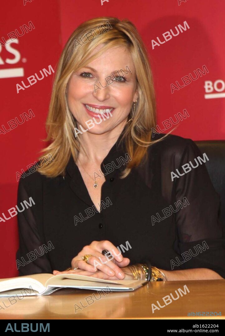 June 15, 2011 - New York, New York, U.S. - Tatum O'Neal .Signs Copies Of ''Found: A Daughter's Journey Home''.Borders Columbus Circle New York, NY 06-15-2011. 2011.TATUM O'NEAL. 15/06/2011