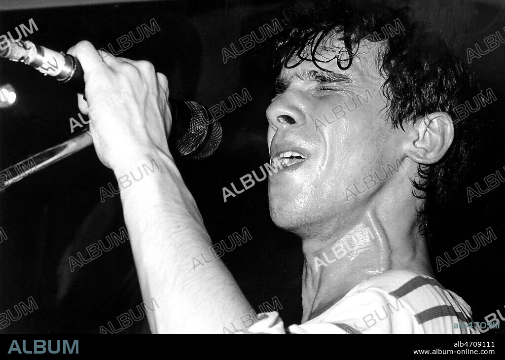 Manu CHAO et la MANO NEGRA en concert a Paris, vers 1989 - 1990. Photo Francis CAMPIGLIA/Kharbine Tapabor.