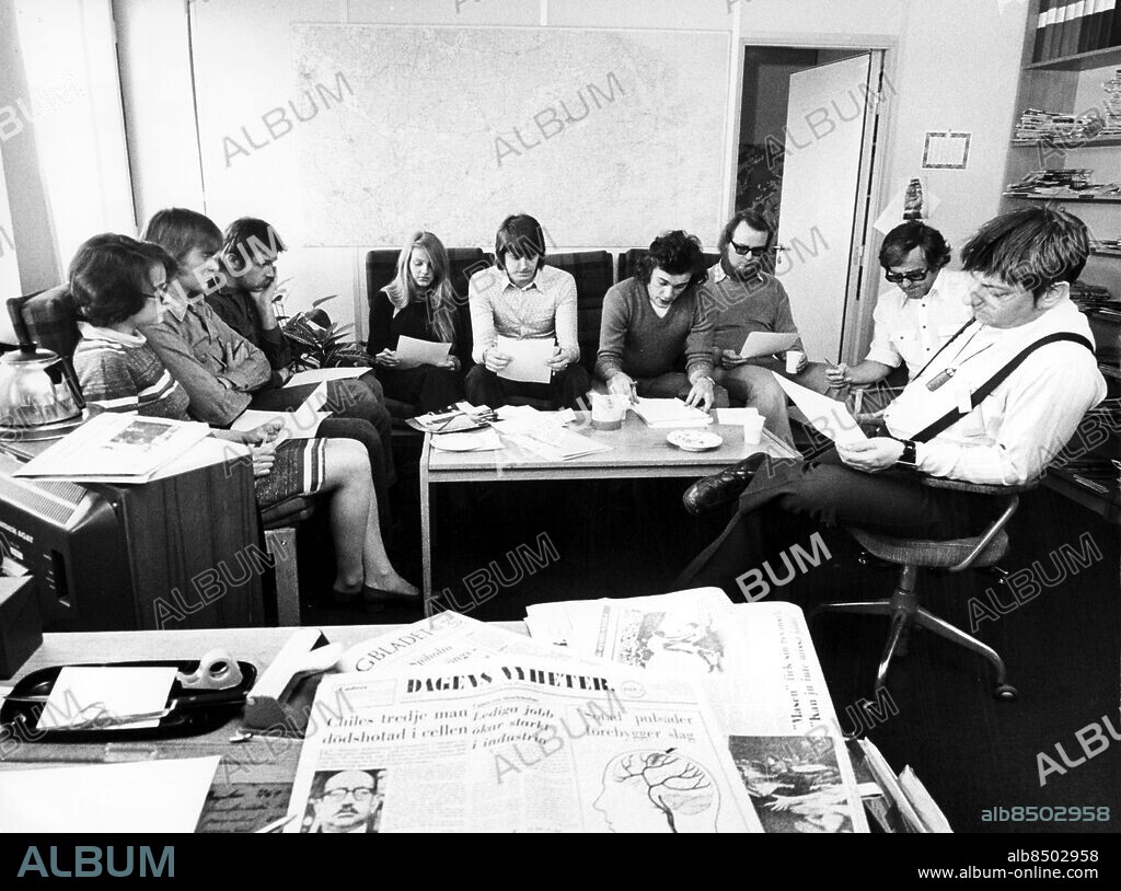 STOCKHOLM OKÄNT FOTODATUM.. Anm.Redaktion Pub. i boken Hört och sett sid.156 persons: Bengt Magnusson ;Hans G Sundell ;Ingvar Lundin ;Lasse Bengtsson ;Lenah Ljungström ;Rolf Porseryd ;Sven-Roland Engström ;Torsten Hallberg ;Viveka Petren sites: STOCKHOLM ;SVERIGE.