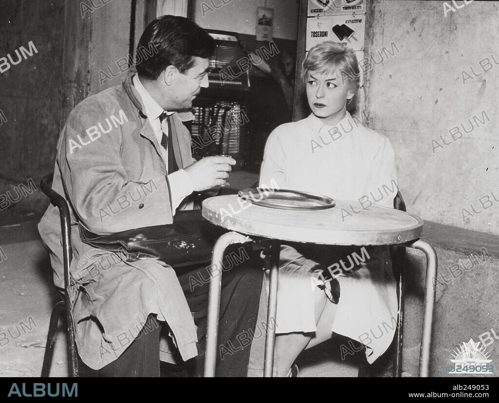 FRANCOIS PERIER and GIULIETTA MASINA in NIGHTS OF CABIRIA, 1957 (LE NOTTI DI CABIRIA), directed by FEDERICO FELLINI. Copyright DINO DE LAURENTIS.