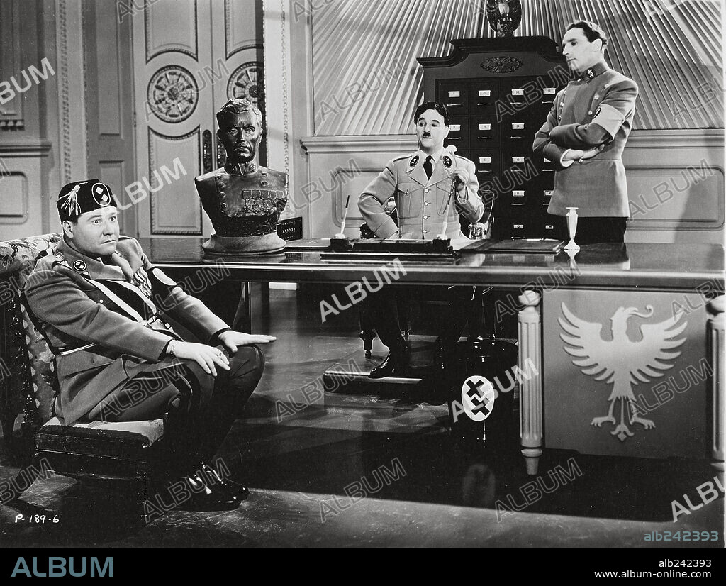Adolf Hitler, Chaplin, HENRY DANIELL and JACK OAKIE. CHARLIE CHAPLIN, HENRY DANIELL and JACK OAKIE in THE GREAT DICTATOR, 1940, directed by CHARLES CHAPLIN. Copyright UNITED ARTISTS.