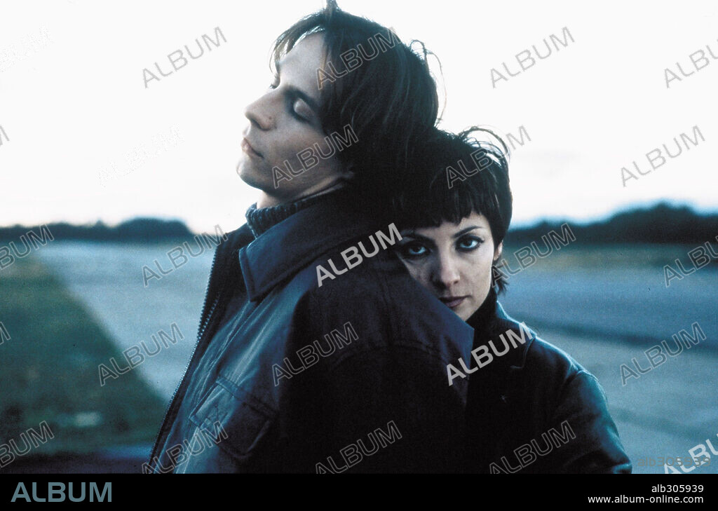 FELE MARTINEZ und NAJWA NIMRI in LOS AMANTES DEL CIRCULO POLAR, 1998, unter der Regie von JULIO MEDEM. Copyright ALICIA PRODUCE/BAILANDO CON LA LUNA.