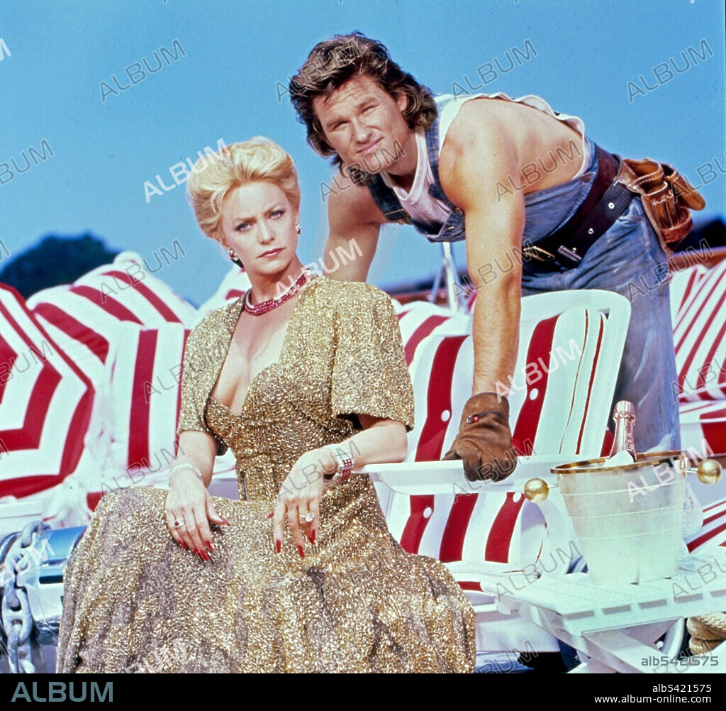 GOLDIE HAWN and KURT RUSSELL in OVERBOARD, 1987, directed by GARRY MARSHALL. Copyright M.G.M.