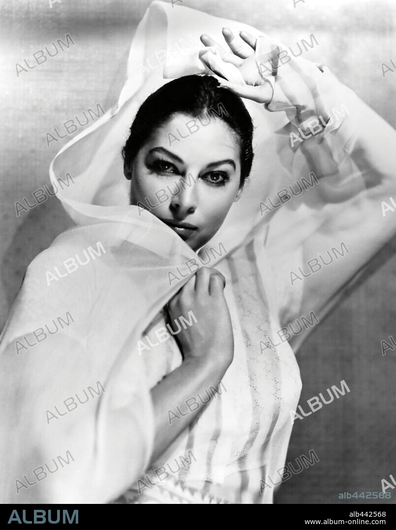 AVA GARDNER in BHOWANI JUNCTION, 1956, directed by GEORGE CUKOR. Copyright M.G.M / HOYNINGEN-HUENE.