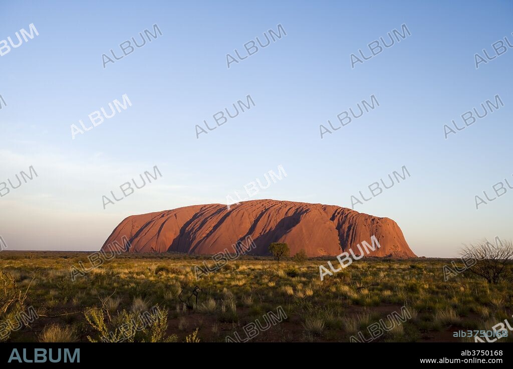 Ayers Rock, Uluru-Kata Tjuta National Park, UNESCO World Heritage Site, Northern Territory, Australia, Pacific.
