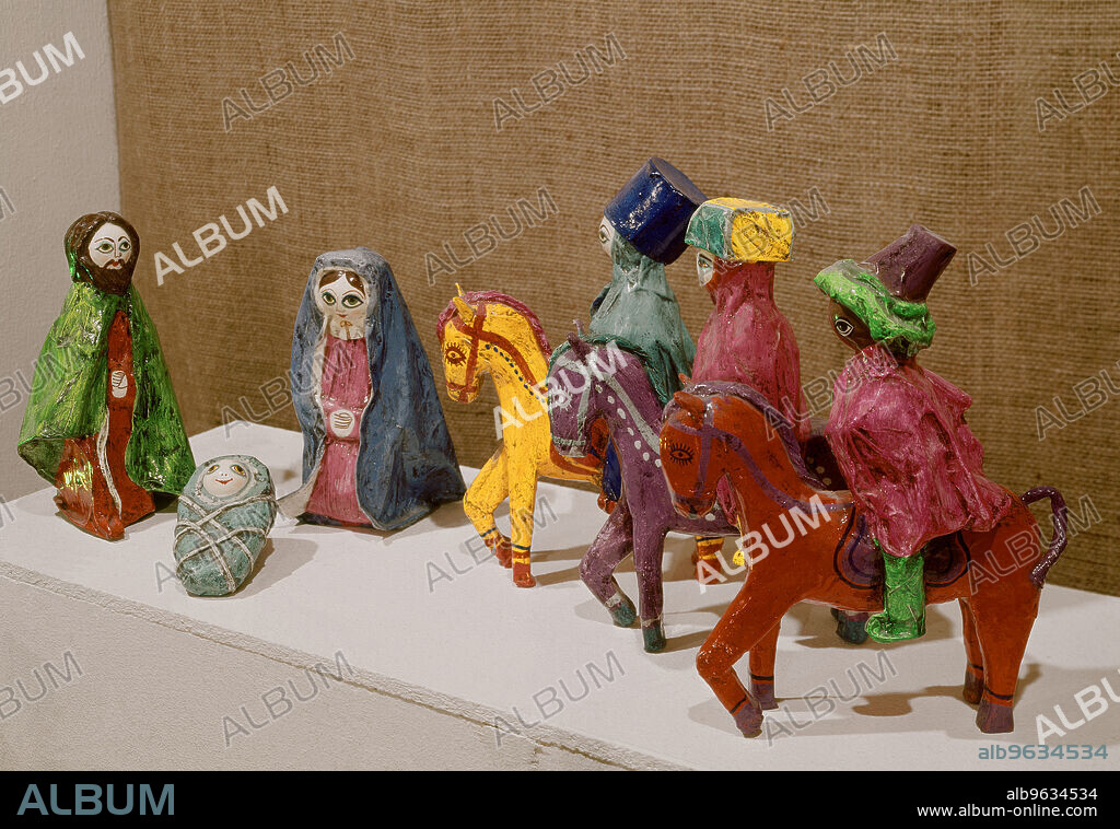 BELEN MEXICANO CON FIGURAS DE CARTON PIEDRA.
