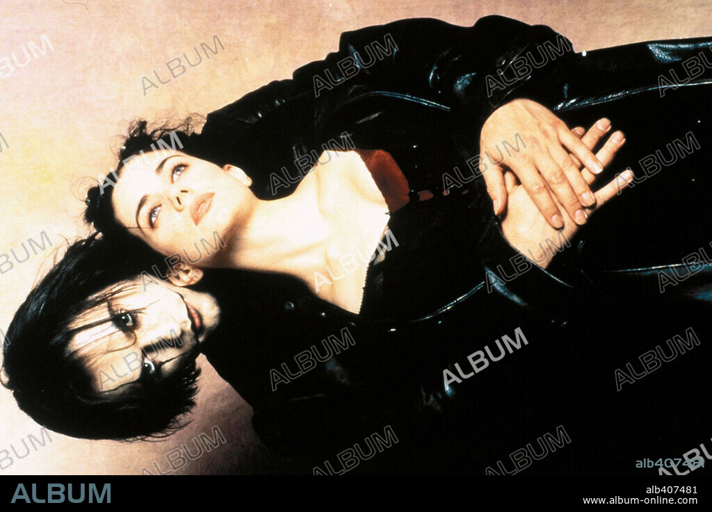 MIA KIRSHNER und VINCENT PEREZ in CROW: THE CROW: CITY OF ANGELS, 1996. Copyright MIRAMAX.