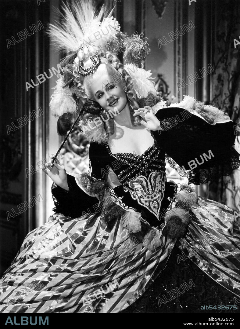 NORMA SHEARER en MARÍA ANTONIETA, 1938 (MARIE ANTOINETTE), dirigida por W. S. VAN DYKE. Copyright M.G.M.