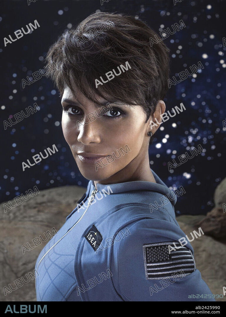 HALLE BERRY in EXTANT, 2014, directed by ADAM ARKIN and DANIEL ATTIAS. Copyright CBS TELEVISION.