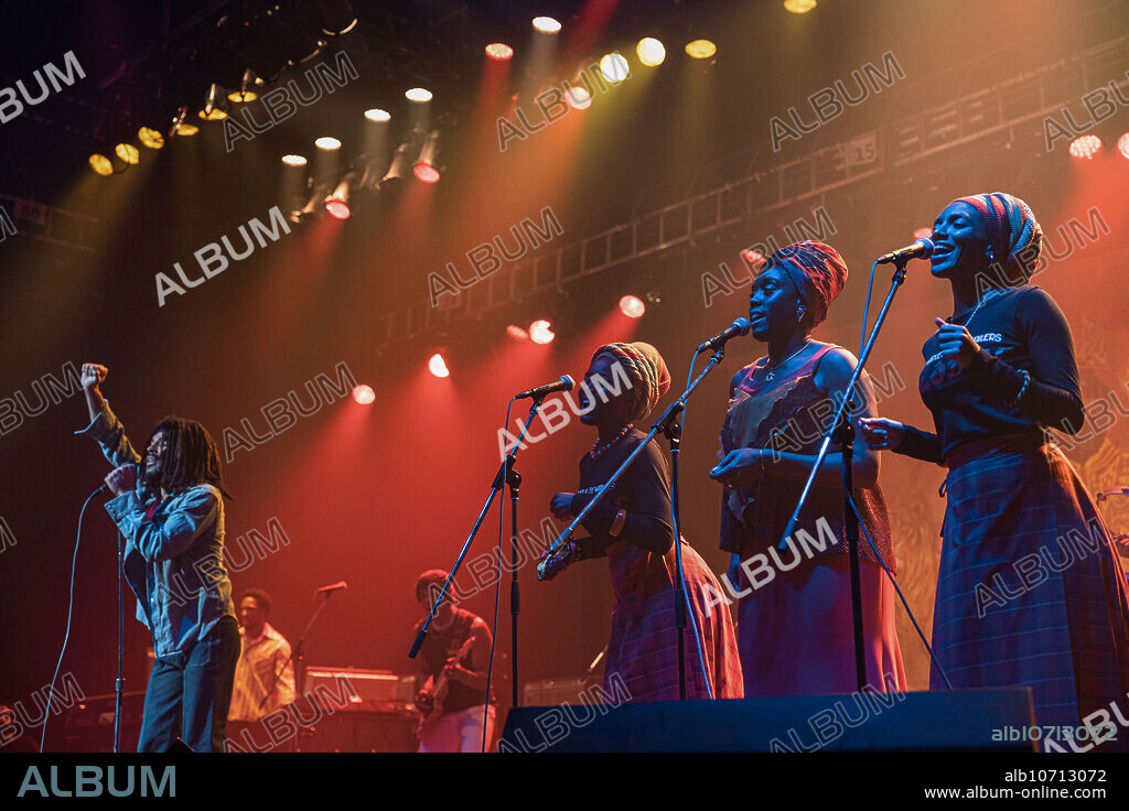 Anna-share Blake, KINGSLEY BEN-ADIR, LASHANA LYNCH and Naomi Cowan in BOB MARLEY: ONE LOVE, 2024, directed by REINALDO MARCUS GREEN. Copyright Paramount Pictures, Tuff Gong Pictures, Plan B Entertainment.