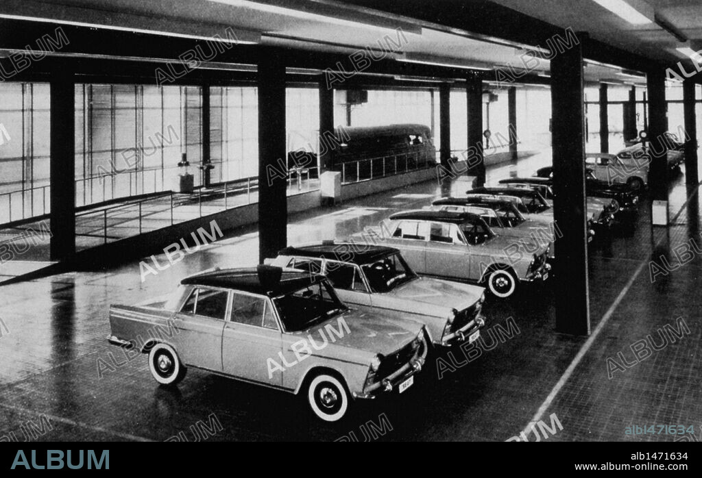 S.E.A.T. factory in Barcelona's Zona Franca. Car store. Interior. "Journal of Architecture", 1960. No. 41. National Library. Madrid.