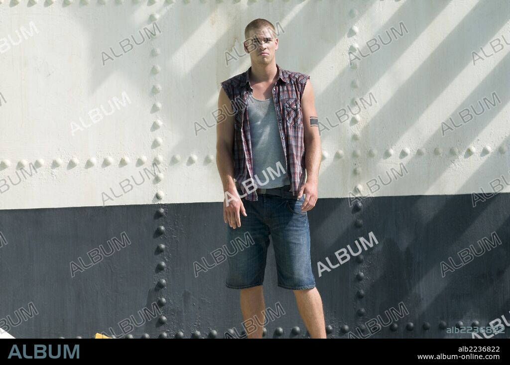 LIAM HEMSWORTH en TRIANGLE, 2009, dirigida por CHRISTOPHER SMITH. Copyright Icon Entertainment International.