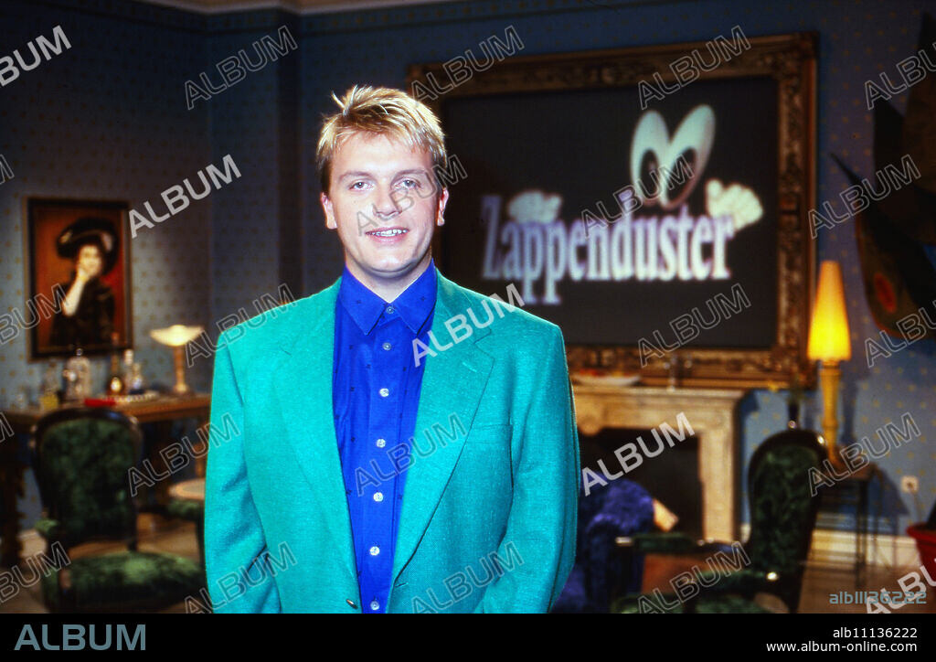Zappenduster, game show with presenter Hape Kerkeling, Germany 1996. (original german headline: Zappenduster).