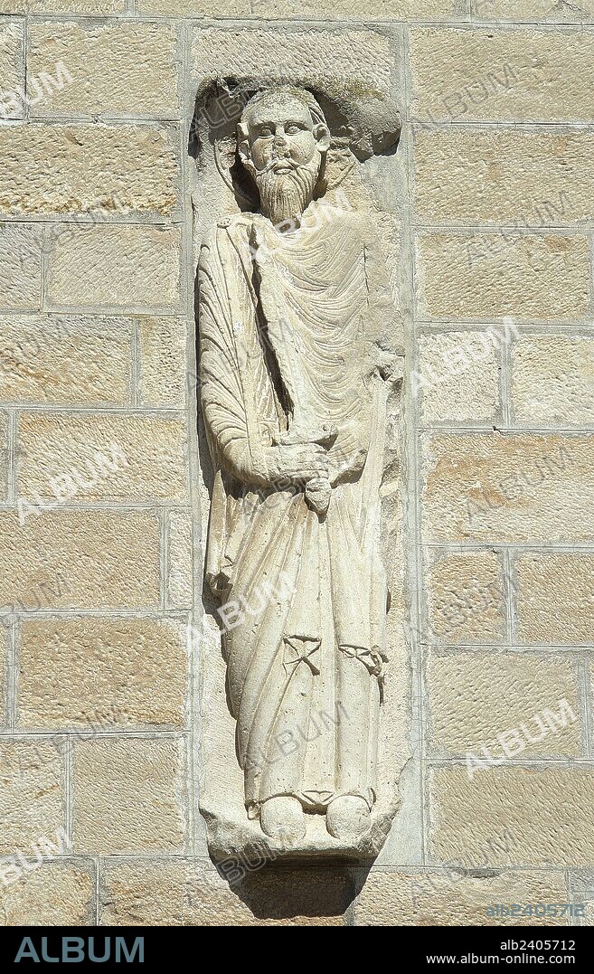 PABLO, San (Tarso, Cilicia, h.10-Roma?, h. 67), llamado "el apóstol de los gentiles". Perseguidor de los cristianos, se convirtió después de una visión de Cristo. ALTORRELIEVE ROMANICO (siglo XII) CON LA REPRESENTACION DE SAN PABLO existente en la fachada de la Iglesia de San Pablo de Narbona (finales siglo XVI). ANGLESOLA. Comarca de l'Urgell. Provincia de LLeida. Cataluña.
