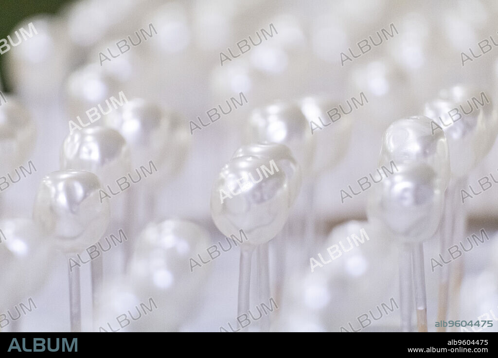 perlas secandose, fabrica de Perlas Orquidea, Montuiri, Mallorca, Balearic islands, spain.