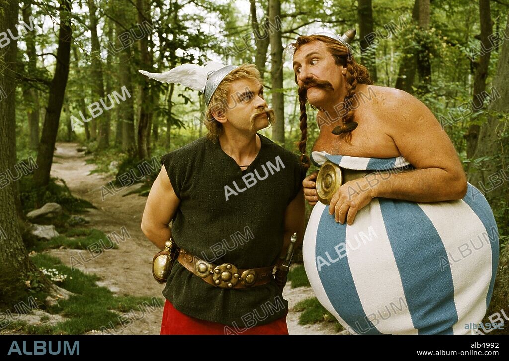 CLOVIS CORNILLAC und GERARD DEPARDIEU in ASTÉRIX AUX JEUX OLYMPIQUES, 2008, unter der Regie von FREDERIC FORESTIER und THOMAS LANGMANN. Copyright PATHE RENN PRODUCTIONS/LA PETITE REINE/TF1 FILMS PROD./TRIPI.