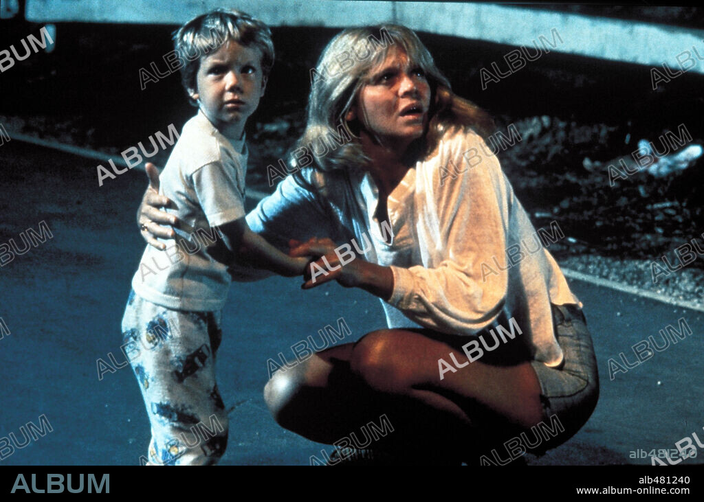 CARY GUFFEY and MELINDA DILLON in CLOSE ENCOUNTERS OF THE THIRD KIND, 1977, directed by STEVEN SPIELBERG. Copyright COLUMBIA PICTURES.