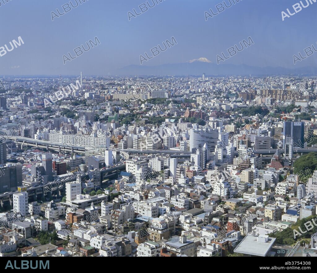 City skyline with Mount Fuji in the distance, Tokyo, Honshu, Japan, Asia.