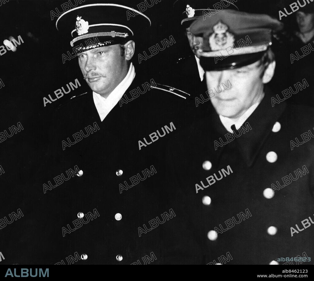 KARLSKRONA 19811102 . Kapten Anatolij Gusjtjin (t.v.), befälhavare på den sovjetiska ubåten U-137 som gick på grund i Gåsefjärden i Karlskrona skärgård.. Foto: Andi Loor/Reportagebild Kod: 20360 . COPYRIGHT SCANPIX SWEDEN.