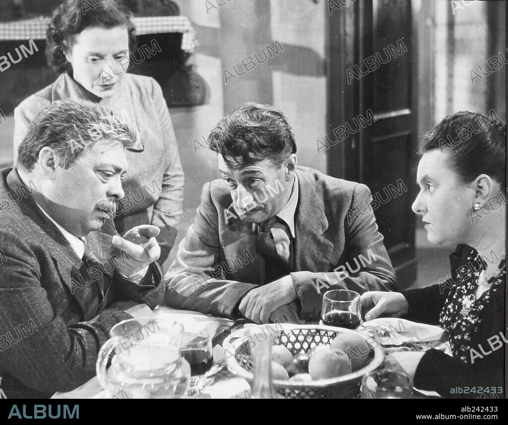 ALDO FABRIZI and TOTO in COPS AND ROBBERS, 1951 (GUARDIE E LADRI), directed by MARIO MONICELLI. Copyright LUX FILM.