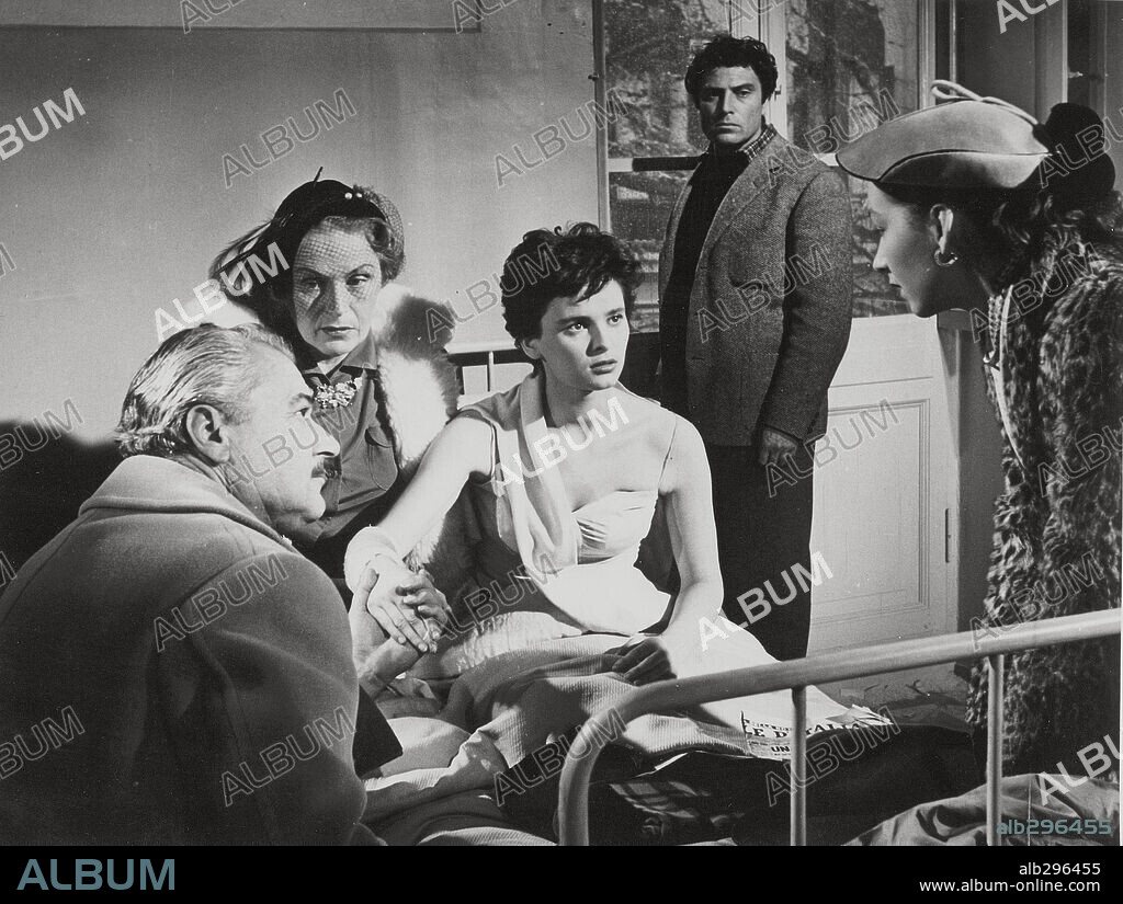 LUCIA BOSE in ROME 11: 00, 1952 (ROMA ORE 11), directed by GIUSEPPE DE SANTIS. Copyright TIMES FILM CORPORATION.