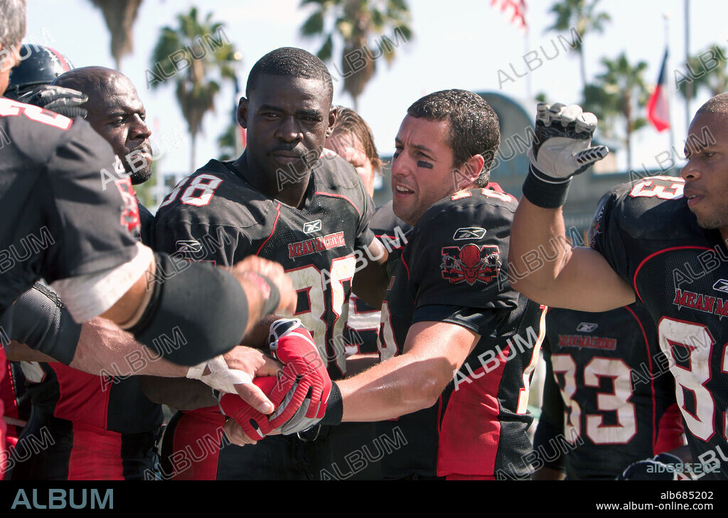 ADAM SANDLER en EL CLAN DE LOS ROMPEHUESOS, 2005 (THE LONGEST YARD), dirigida por PETER SEGAL. Copyright PARAMOUNT PICTURES / BENNETT, TRACY.