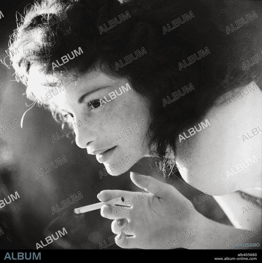 IN THE MIRROR OF MAYA DEREN, 2002 (IM SPIEGEL DER MAYA DEREN), directed by MARTINA KUDLACEK.