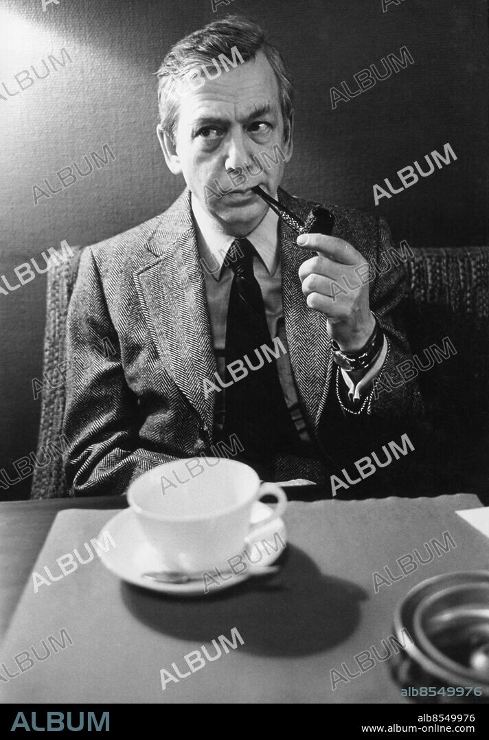 STOCKHOLM 1973.. Orig. bildtext... Stig Olin 1973 Anm. S Olin 1920-2008, skådespelare, regissör, sångare, radioman och låtskrivare. Raster Pauser Pipor Kaffekoppar CD496 persons: STIG OLIN sites: SVERIGE;STOCKHOLM.