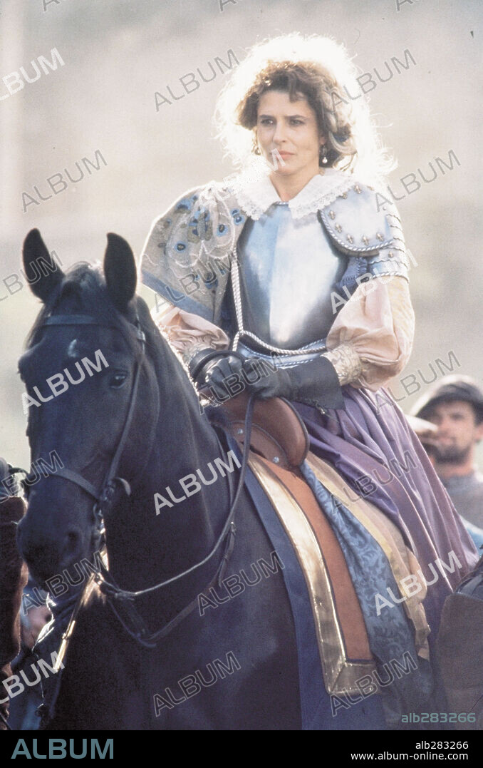 FANNY ARDANT in ELIZABETH, 1998, directed by SHEKHAR KAPUR. Copyright GRAMERCY PICTURES.