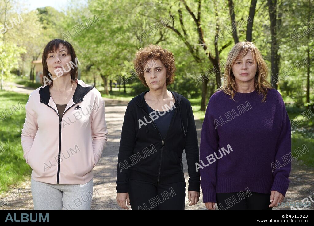 ADRIANA OZORES, EMMA SUAREZ y NATHALIE POZA en INVISIBLES, 2020, dirigida por GRACIA QUEREJETA. Copyright Nephilim Producciones / Orange Films / TVE / HARO, JOSE.