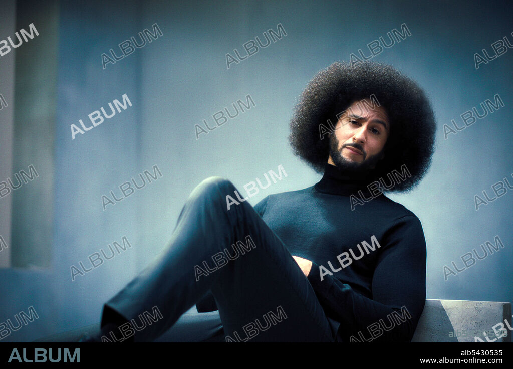 COLIN KAEPERNICK en COLIN EN BLANCO Y NEGRO, 2021 (COLIN IN BLACK AND WHITE), dirigida por AVA DUVERNAY. Copyright ARRAY Filmworks / Netflix.