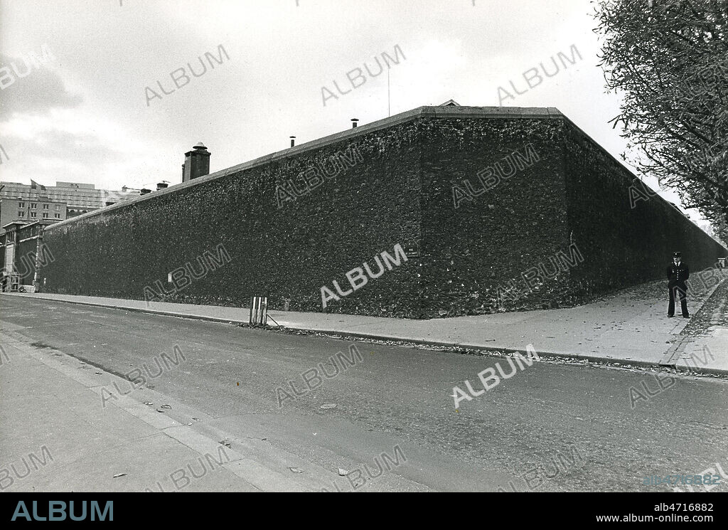 la prison de la SANTE a PARIS, debut des annees 80 Credit : Photo Jean POTTIER/KHARBINE TAPABOR.